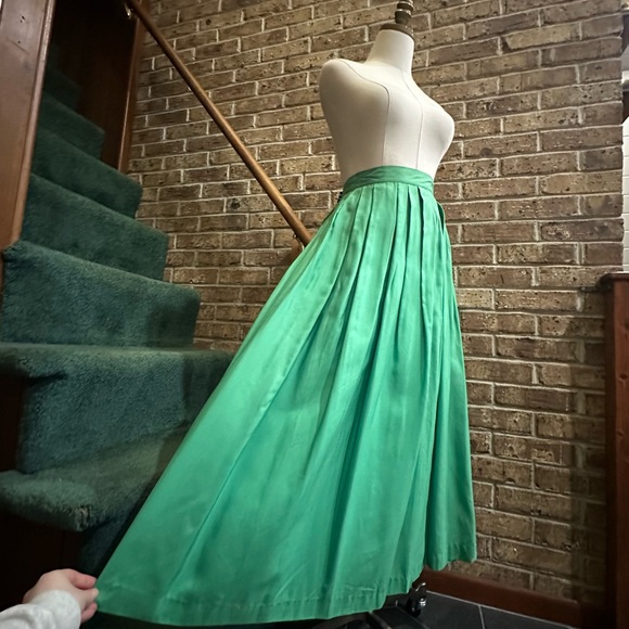 VTG 80s NWT Retro Bright Green and 100% Silk Pleated Midi Maxi Skirt - Picture 1 of 7
